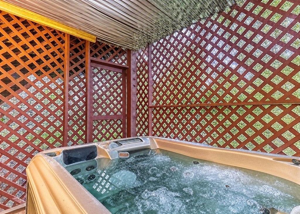 Rock Of Ages, Hot Tub, Game Room, Wifi, 1089 Free Tickets Each Paid Day, Dollywood And More 鸽子谷 外观 照片
